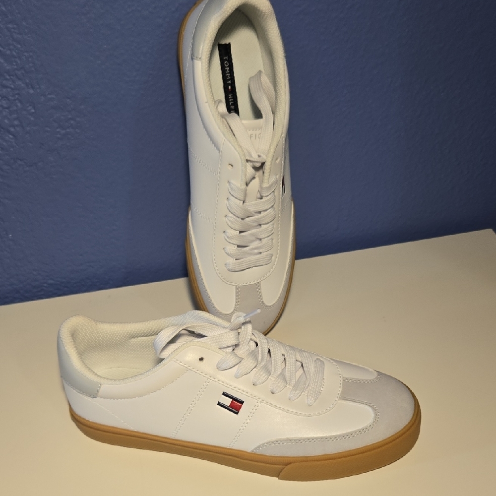Tommy Hilfiger Woman's Fashion Sneakers  Lazsie Sneaker White Tan NEW  Size 8